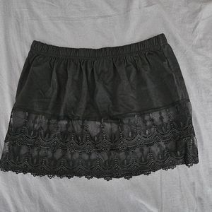 Black skirt/shirt extender